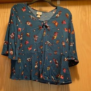 Colorful patterned cropped dress shirt